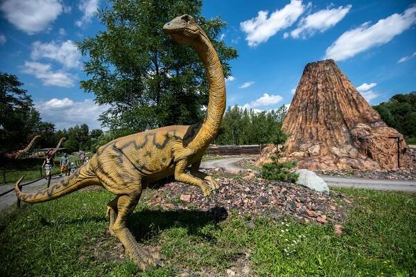 Navštivte s dětmi DinoPark. Dinosauři sice vymřeli, ale stále nás v Česku baví