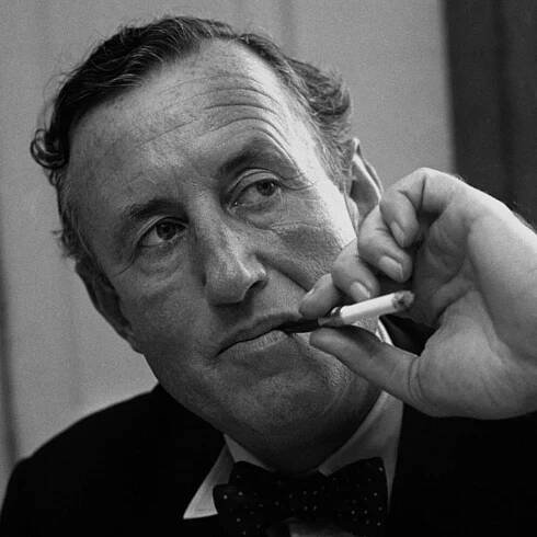Ian Fleming a první Bondovka na světě: Jak jeden mrtvý bezdomovec porazil celou fašistickou armádu