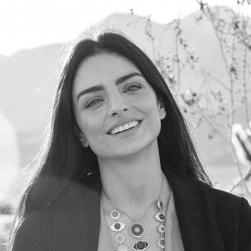 Aislinn Derbez 8