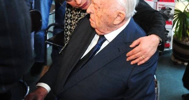 O režiséra do jeho smrti vždy pečovala jeho manželka Jitka