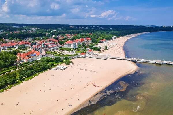Proč vyrazit k moři do Polska? Najdete tam pláže jako na Mallorce, v Dubaji i na Kanárech