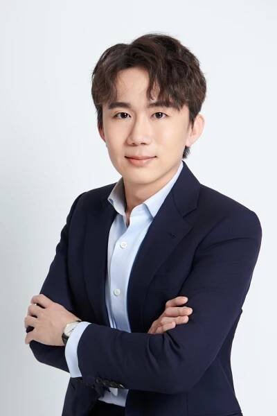 Jonathan M. Lee