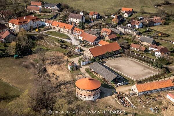Skrýšov zámek a koně J4821