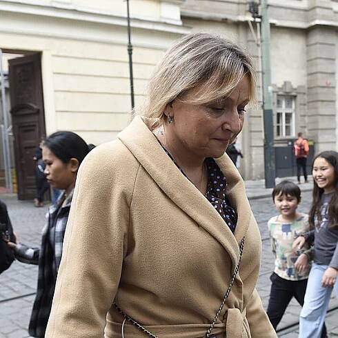 René Slováčková, starší sestra zesnulé Aničky, přišla dát poslední sbohem své...