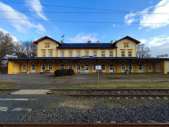 Fotogaléria • Kynšperk nad Ohří (Vlaková stanica - nástupište) • Mapy.com