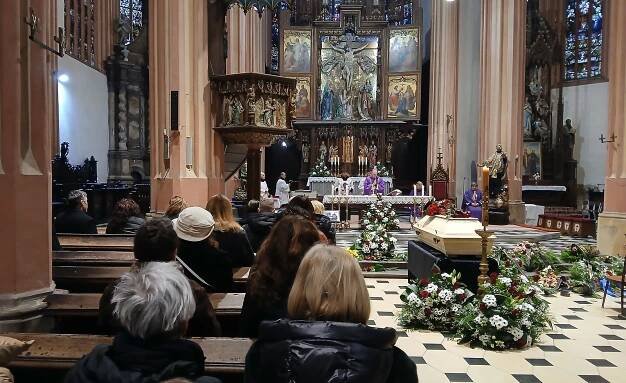 Loučení s Marií Tomáškovou-Dytrychovou v Olomouci doprovodil mohutný sbor zvonů