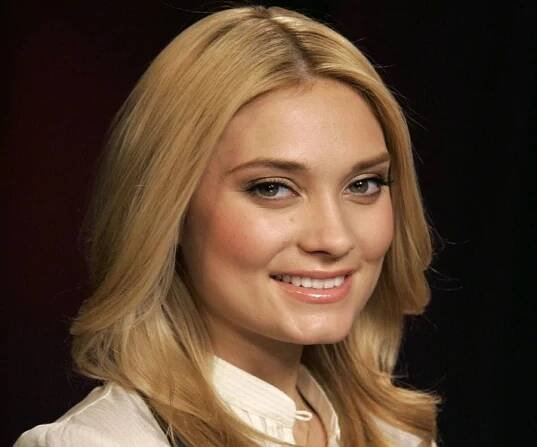 Spencer Grammer Biography - Facts, Childhood, Family Life & Achievements
