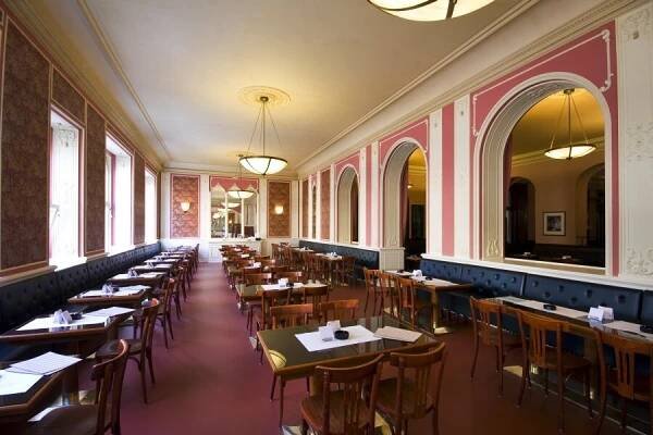 Hotely , restaurace, bary | Café Louvre | Ulice Národní, Praha 1