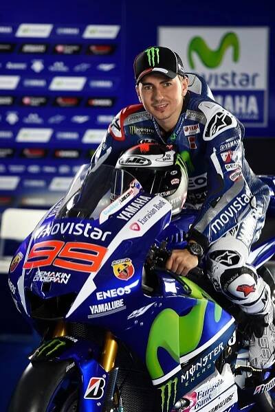 Finále sezony MotoGP začal nejrychleji Lorenzo, Rossi byl pátý
