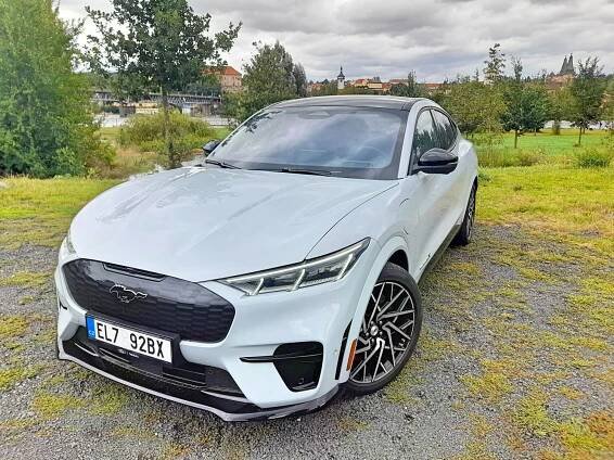 Test Ford Mustang Mach-E GT. Amerika na elektřinu - Autaprozeny.cz