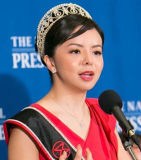 Soubor:Anastasia Lin speaking at the National Press Club 1.jpg