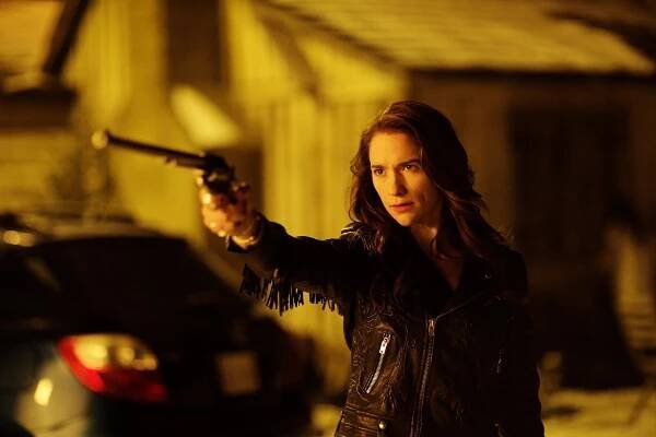 Wynonna Earp - Walkin' After Midnight (S01E07) (2016)