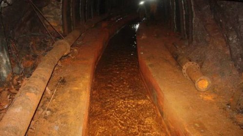 Důl Zdeněk Nejedlý na Trutnovsku je už téměř 30 let zavřený. Stále z něj ale vytéká nebezpečná železitá voda