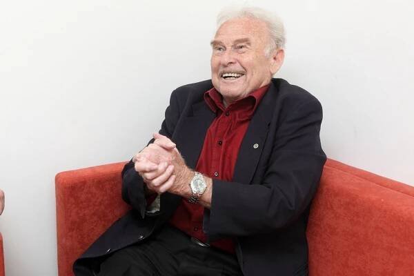 Moudrý, vzdělaný a kultivovaný člověk. Český Paul Newman byl ale také rebel, který miloval adrenalin