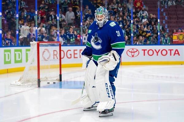 NHL: Calgary Flames at Vancouver Canucks