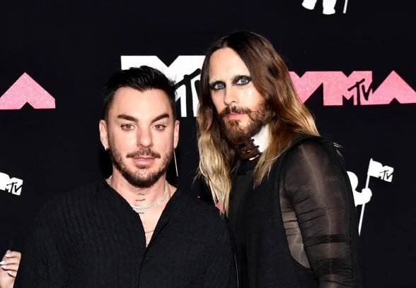 Spiderman Jared Leto: V pantoflích šplhal po zdi hotelu! Kvůli nové lásce?