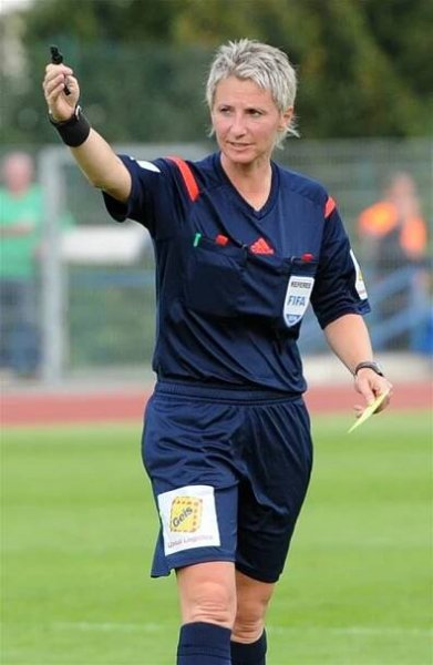 Život dámy s píšťalkou. Fotbal je moje vášeň, říká sudí Adámková