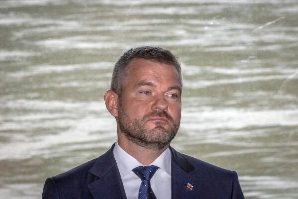 Zber podpisov na referendum počas testovania nečakajte, Hlas a Smer sa hádajú a odborári sú opatrní