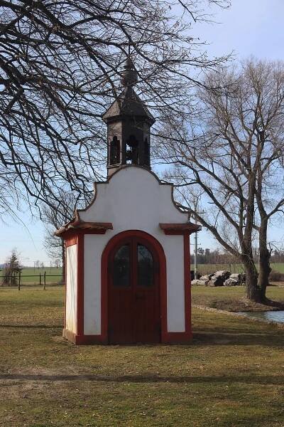 Soubor:Overview of chapel in Blatnice, Třebíč District.jpg – Wikipedie