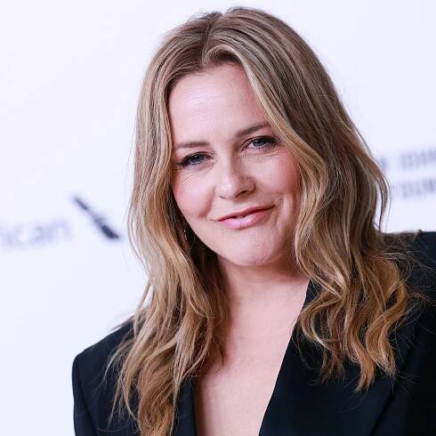 Alicia Silverstone’s kitchen is a masterclass in nostalgiacore — designers adore its “simplicity and...