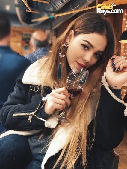 Danna Paola bio
