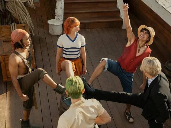 Jacob Romero Gibson as Usopp, Mackenyu Arata as Roronoa Zoro, Emily Rudd as Nami, Iñaki Godoy as Monkey D. Luffy, Taz Skylar as Sanji in the season one finale of "One Piece."