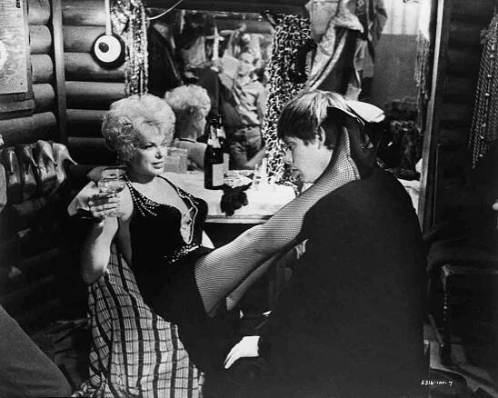 Barbara Nichols, Robert Morse - The Loved One - Z filmu