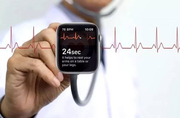 Poprvé v ČR – EKG z chytrých hodinek vám zkontroluje kardiolog