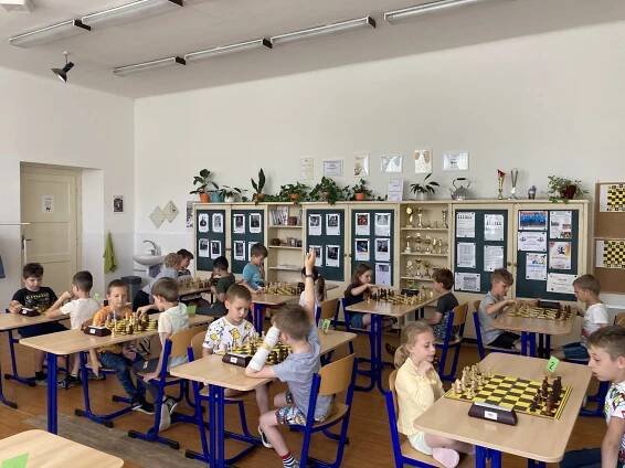 » Šachový turnaj prvňáčků na Základní škole Josefa Gočára v Hradci Králové Královéhradecký krajský šachový svaz