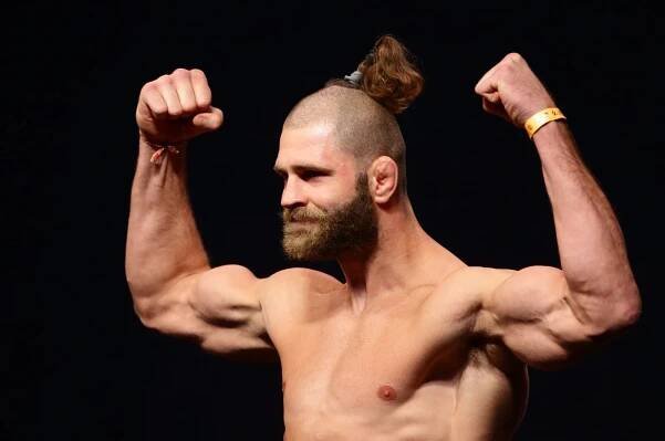 Bojovník MMA Procházka si zranil rameno, titul v UFC nebude obhajovat. Na marodce může být až rok