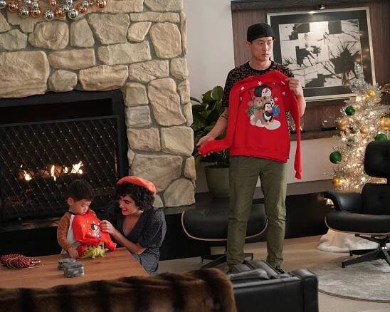 Single Parents - Good Holidays to You - Z filmu - Jake Choi