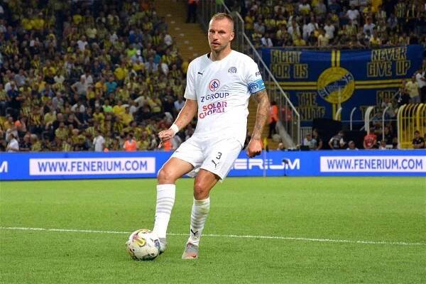 Kapitán fotbalistů Slovácka Michal Kadlec při zápase proti Fenerbahce Istanbul.
