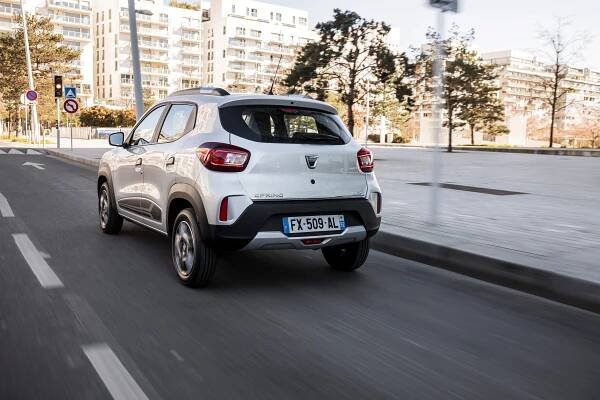 Dacia Spring zná své české ceny! Za kolik bude nejlacinější elektromobil k mání a co za své peníze dostanete?