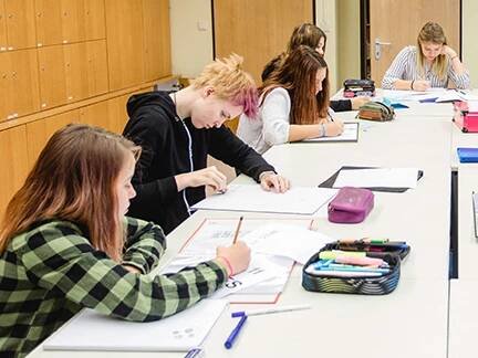 Schule für Sozialbetreuungsberufe für Berufstätige 