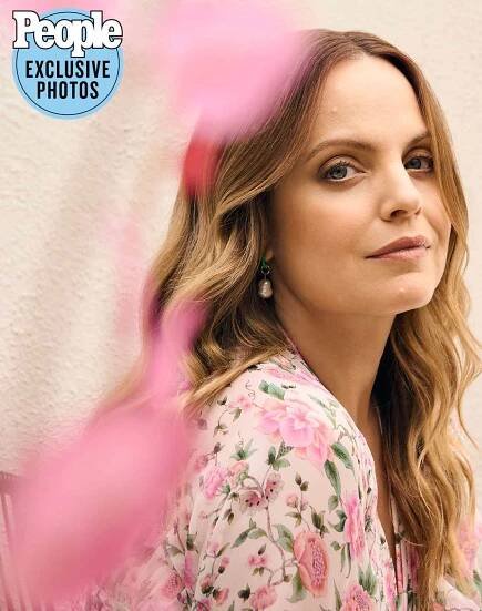 Mena Suvari Shares Why She Decided to Have Her Breast Implants Removed: 'I'm Ready to Just Be Me'