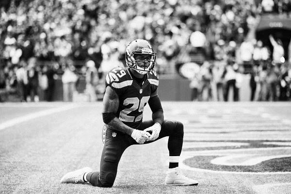 Earl Thomas kneeling on field
