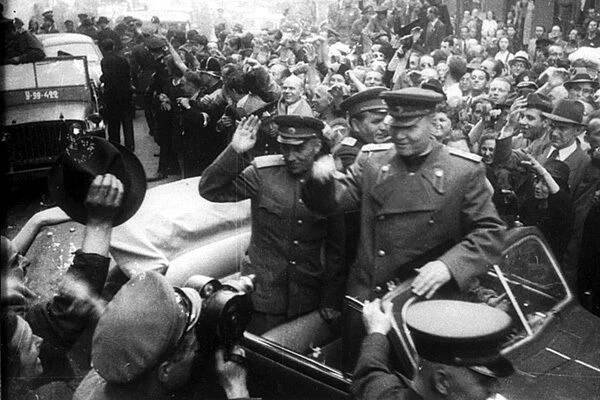 ‚Nebyl čestným člověkem.‘ Sovětský maršál Koněv přestal být čestným občanem Prahy