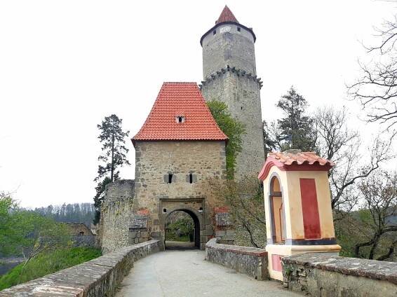 Hrad Zvíkov: Bezedná studnice nevysvětlitelných tajemství – epochanacestach.cz