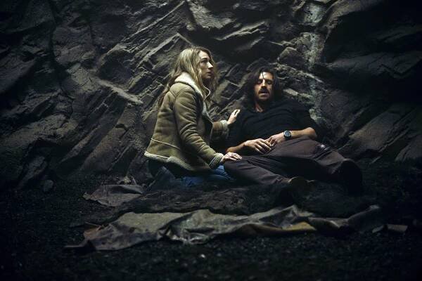 Eoin Macken and Natalie Zea in "La Brea." 