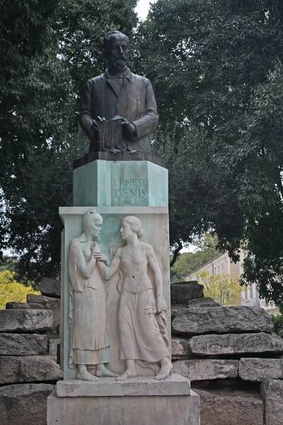 Socha Ernesta Denise Nimes | Místa reformace