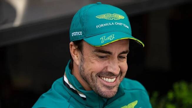Fernando Alonso signs new deal with Aston Martin to end speculation over F1 future