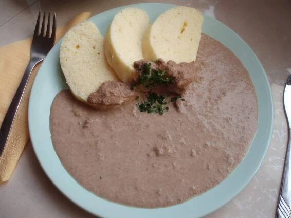 Jak udělat játrovou omáčku? Rychle a jen s několika základními ingrediencemi