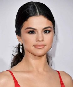 Actress Selena Gomez attends the 2016 American Music Awards at Microsoft Theater on November 20, 2016 in Los Angeles, California.