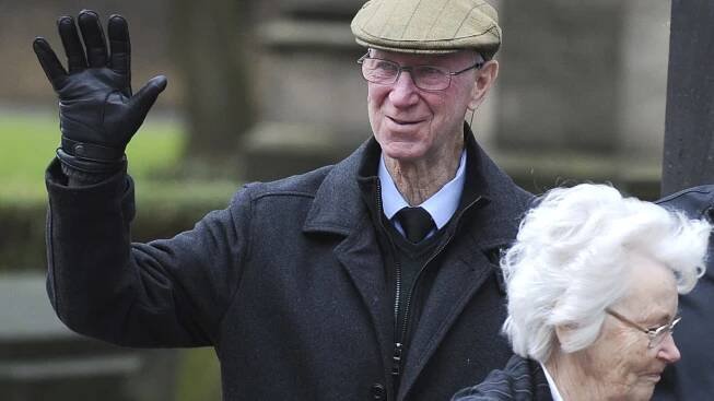 Po dlouhé nemoci zemřel bývalý anglický fotbalista a trenér Jack Charlton.