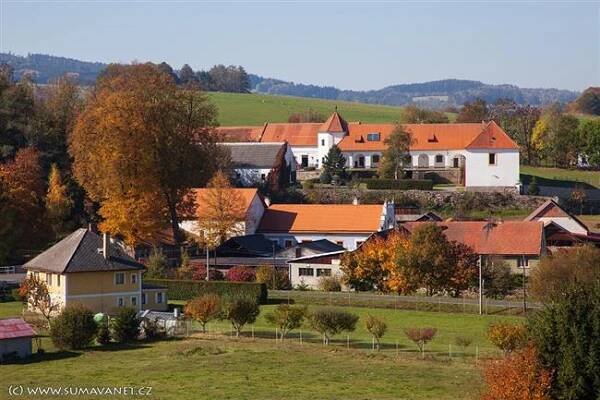 PETROVICE U SUŠICE : Ujčín