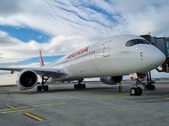 Iberia začala posílat do Prahy Airbus A350, školí na něm posádky