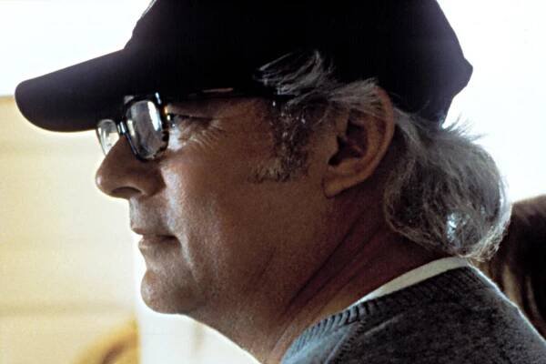 LIBERTY HEIGHTS, Barry Levinson, directing a scene, 1999.