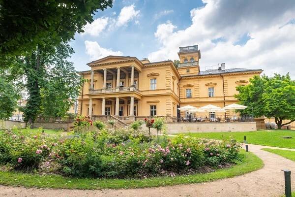 Tři unikátní historické budovy Akademie věd: Zámek Liblice, Zámek Třešť a Vila Lanna