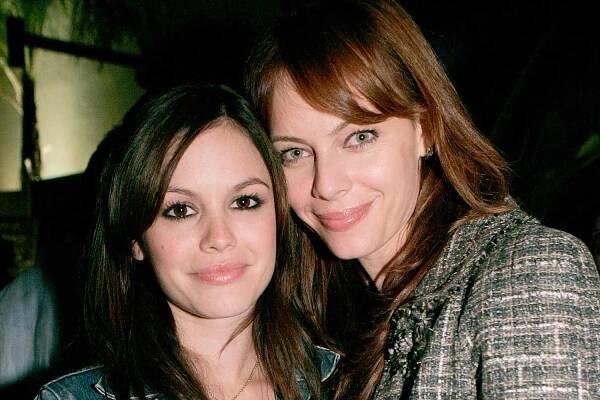 'The O.C.' 's Rachel Bilson and Melinda Clarke Launch Rewatch Podcast Nearly 18 Years After Show's Premiere