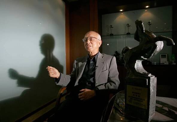 Raymond Chow, Movie Producer Who Popularized Kung Fu Stars, Dies at 91 - The New York Times
